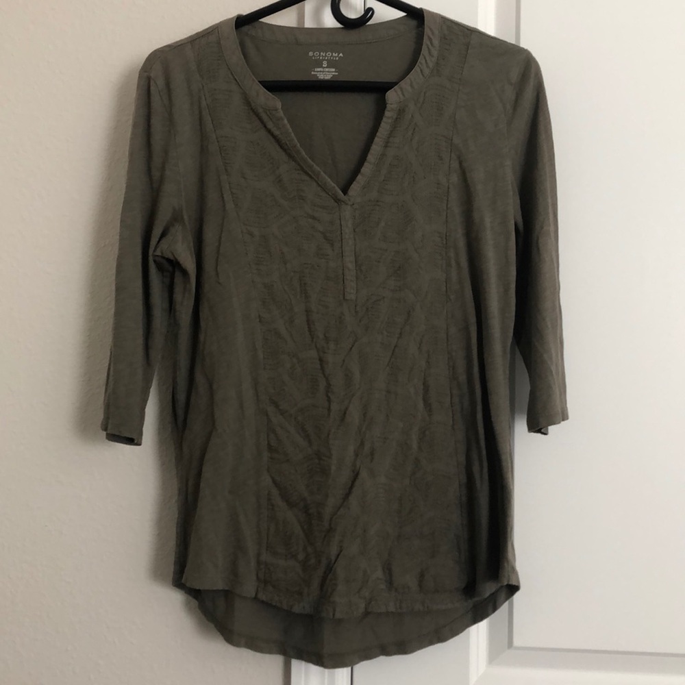 Green 3/4 sleeve top